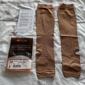 NWT Ames Walker tan graduated Compression microfiber opaque hosiery Socks size L